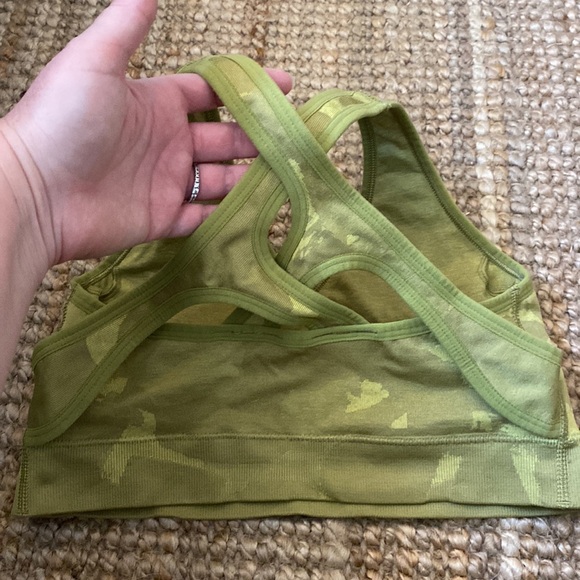 Gymshark Adapt Camo Seamless Sports Bra Griffin Green Medium Support M - Picture 8 of 11